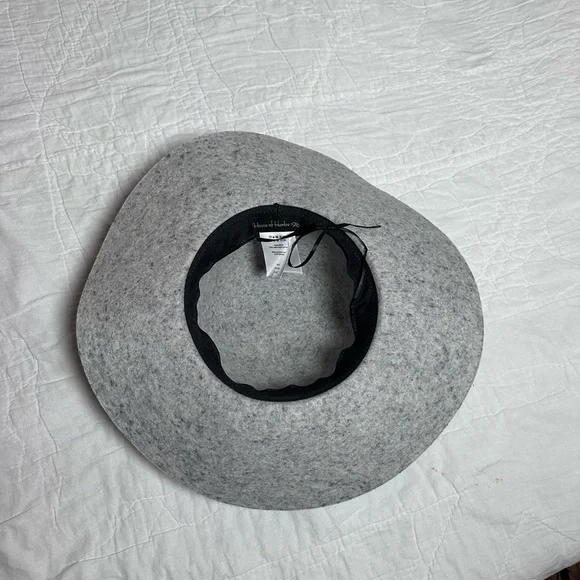 House of Harlow 1960 hat wool display picture 1